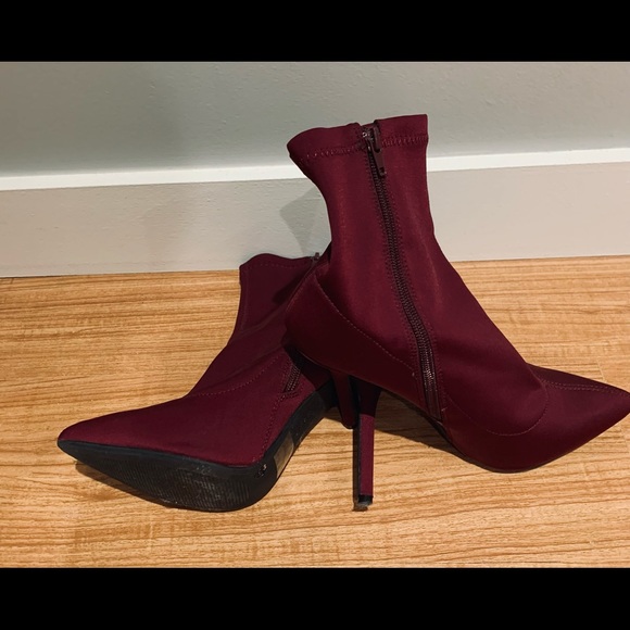 Wild Diva Lounge pointy Ankle Bootie - Picture 2 of 7